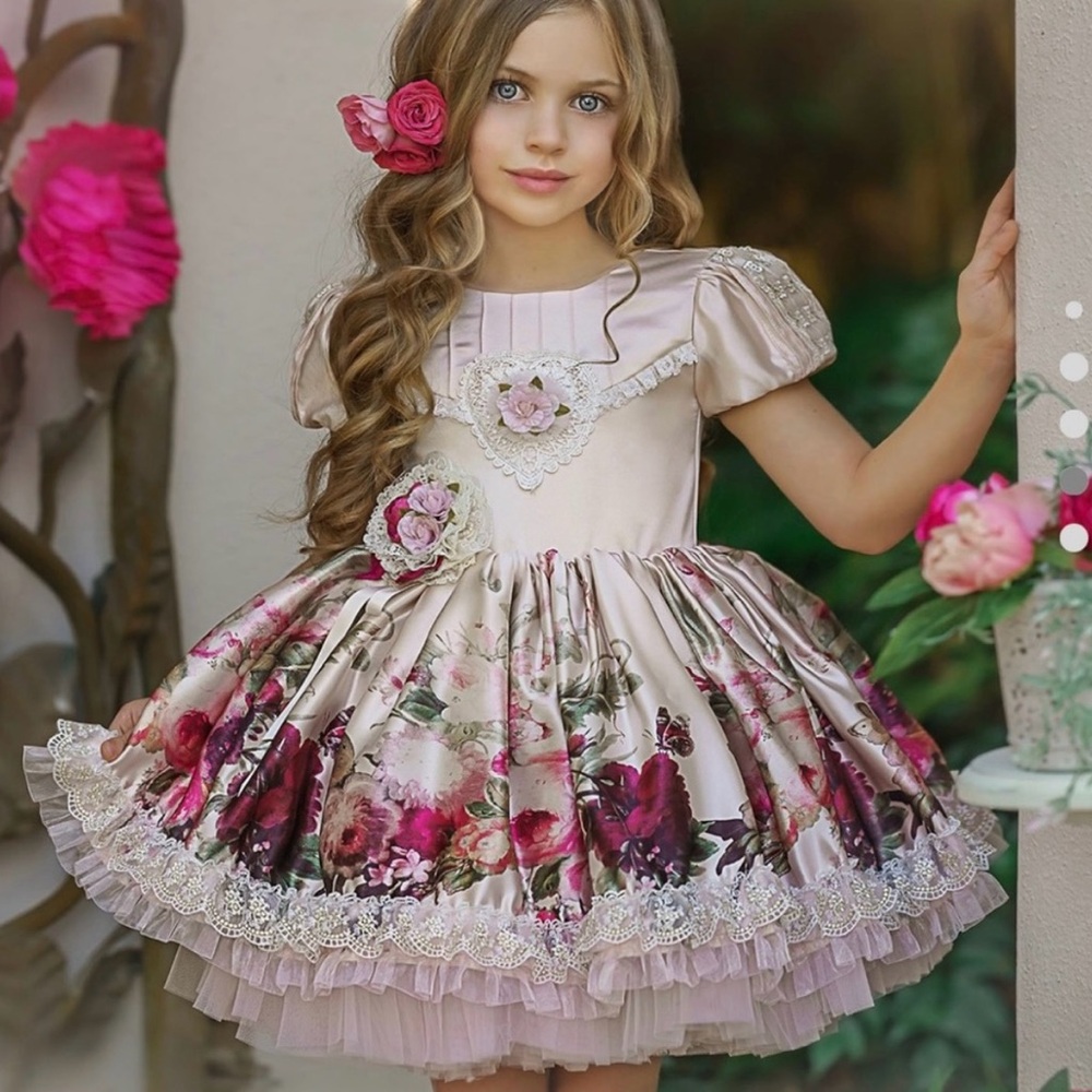 Dollcake Mystery Stealing Kisses
Vintage Luxe Dress size 8Y
